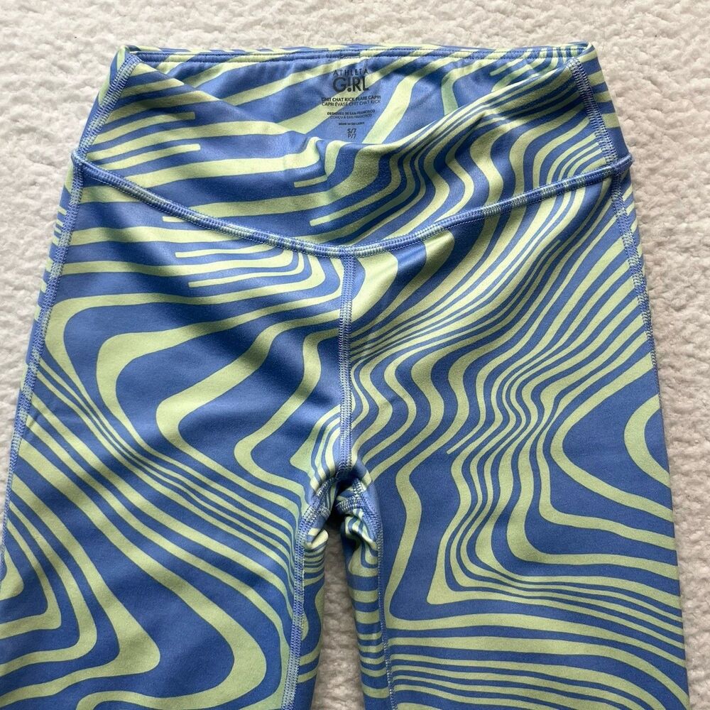 Athleta Girl Pants S 7 Chit Chat Kick Flare Capri Swirl Abstract AOP Athleisure